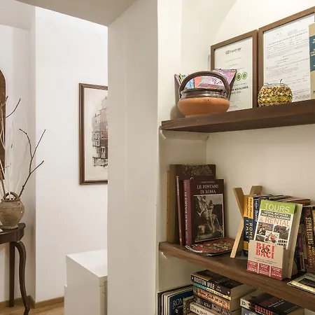 לינה וארוחת בוקר Arco Del Lauro 4*