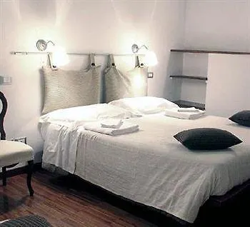 לינה וארוחת בוקר Arco Del Lauro 4*