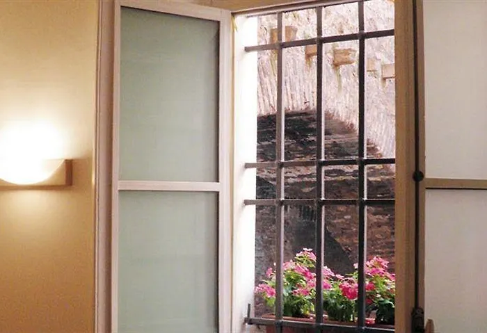 לינה וארוחת בוקר Arco Del Lauro 4*